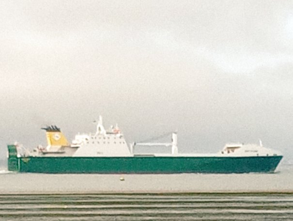exxxsisst's tweet photo. Eddystone #photography 
#ship #roro #MoD #sealift #maritime 🤍💚 https://t.co/t9tLQbbquN