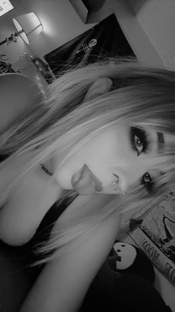 kaitzey's tweet photo. ⁺‧₊˚ ཐི ‧♡‧ ཋྀ ˚₊‧⁺
time for a #moothunt !!

✧ kait, 25, she/her
✧ sanrio, pokemon, gaming, horror, cats, anime 
✧ rivals, dbd, fortnite, mc, ow, + more!! 
✧ twitch streamer

#anitwt #fortnitetwt #gamingtwt #valtwt #robloxtwt #owtwt #arcanetwt #promotwt #twitchtwt https://t.co/Ggd67wHl1V