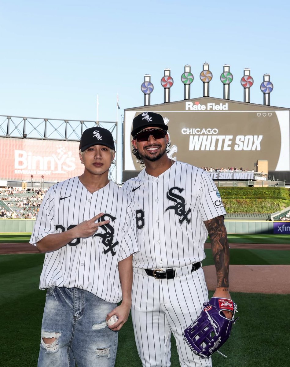 jwnpit's tweet photo. mama ampogi talaga ๐ญ one of my fave Josh Cullen lewks
SB19xMLB
D-1 SB19 LOLLAPALOOZA DEBUT
#SB19FirstPitch #SB19AtRateField
@SB19Official #SB19 https://t.co/rH9sgcGdRX