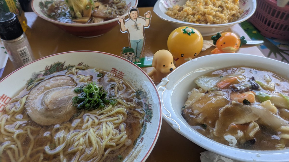V_M_O_A_V's tweet photo. 今日も海の家「みつば」さんでお世話になっています✨️
朝早くから海で遊んでるので、早めのお昼ご飯🍜
うまち～૮ ๑・ ༥ ・๑აŧ‹”ŧ‹”
#みかんかっぱ
#みかんかっぱちゃん
#ゴルちゃん
#ウパるパ
#卡斯
#Cass
#熊猫堂
#みつば
#竹野浜
#竹野浜海水浴場 https://t.co/ofLNH9zBL5