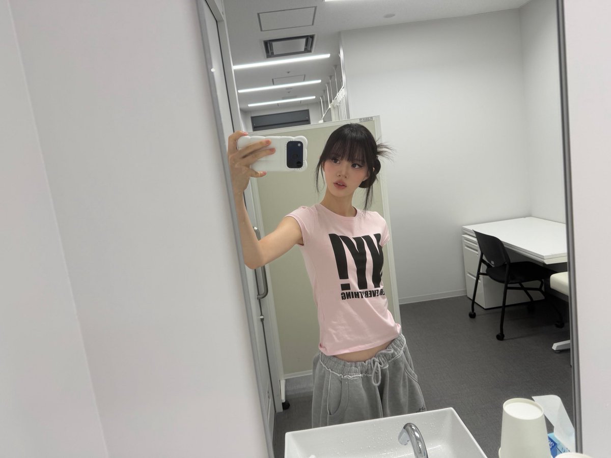 minjuspic's tweet photo. hello pretty girl https://t.co/MmEB4fEij7