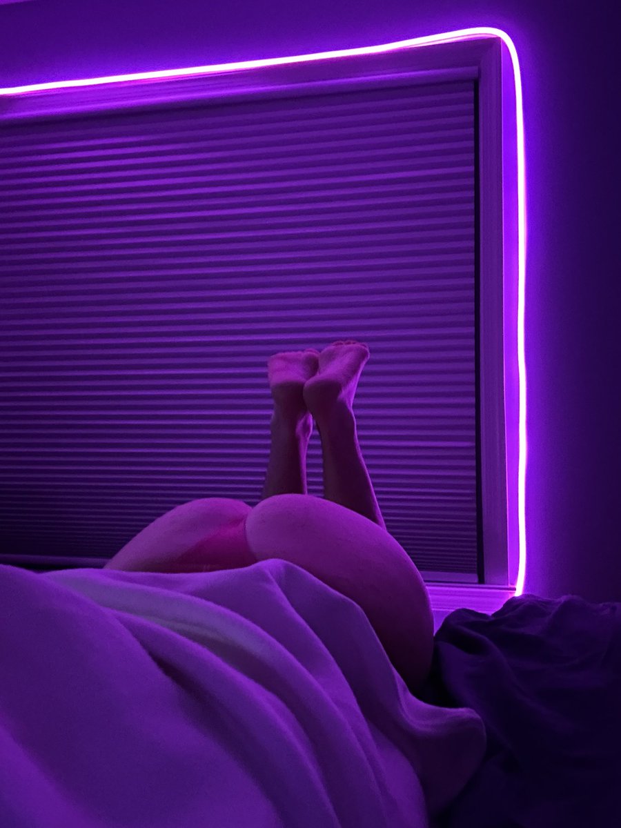 collegefitfem's tweet photo. GN 😘 😝 https://t.co/51BVEs7APb