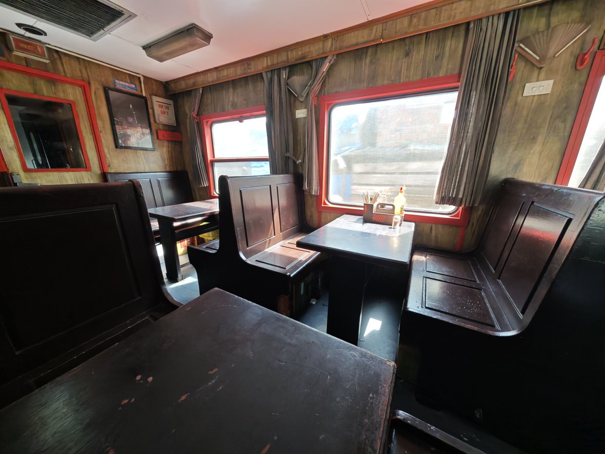 amashi194's tweet photo. 食堂車で朝飯。mi thit bo(ビーフヌードルスープ)。50000ドン、600円。ちょい高いが牛肉入ってるし美味しい。 https://t.co/SgnGZEsNgJ