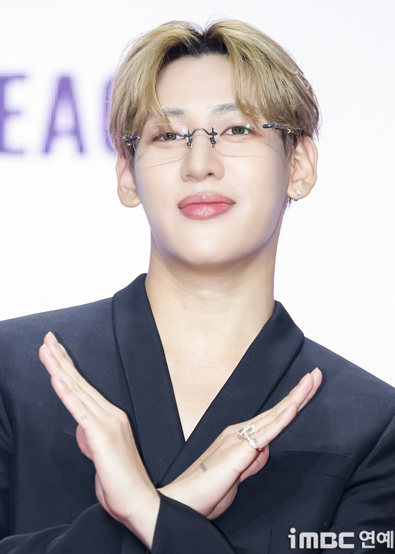 imbcenews's tweet photo. [포토] 뱀뱀, 못하는거 없는 X맨
#뱀뱀 #가수 #got7 #엑스더리그 #제작발표회 #iMBC연예

가수 뱀뱀(GOT7)이 30일 오전 서울 상암 큐브컨벤션센터에서 열린 ENA 새 예능 ‘엑스 더 리그’ 제작발표회에 참석해 포즈를 취하고 있다.

🔗https://t.co/F5Fyzd5Mdc https://t.co/mB3tv0h1en