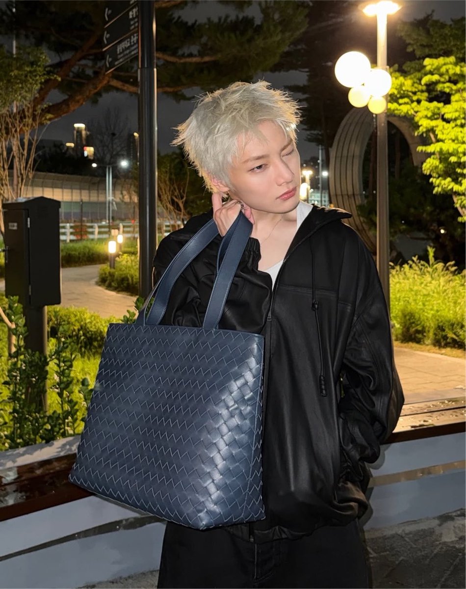 skzpopbase's tweet photo. I.N stuns in new Instagram update!✨

#I_NxBOTTEGAVENETA https://t.co/tozBtweLHp