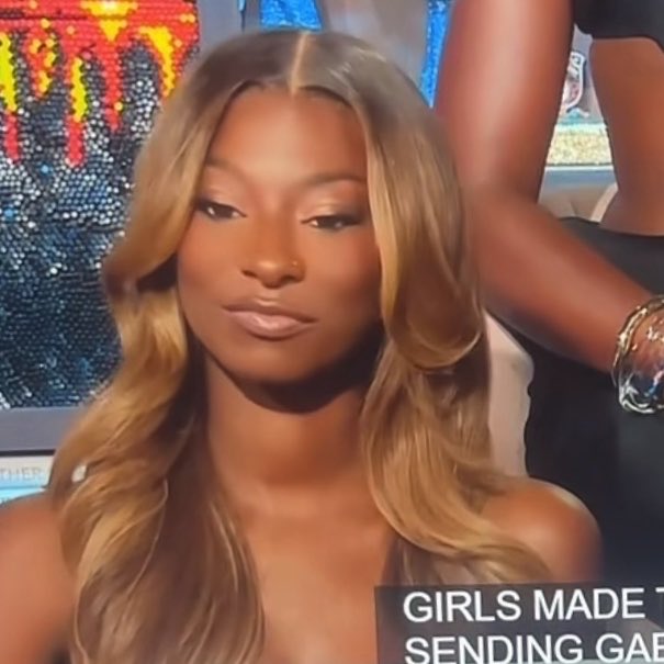 wateryonce's tweet photo. these face cardssss #WWHL https://t.co/PnC7PkjWlL