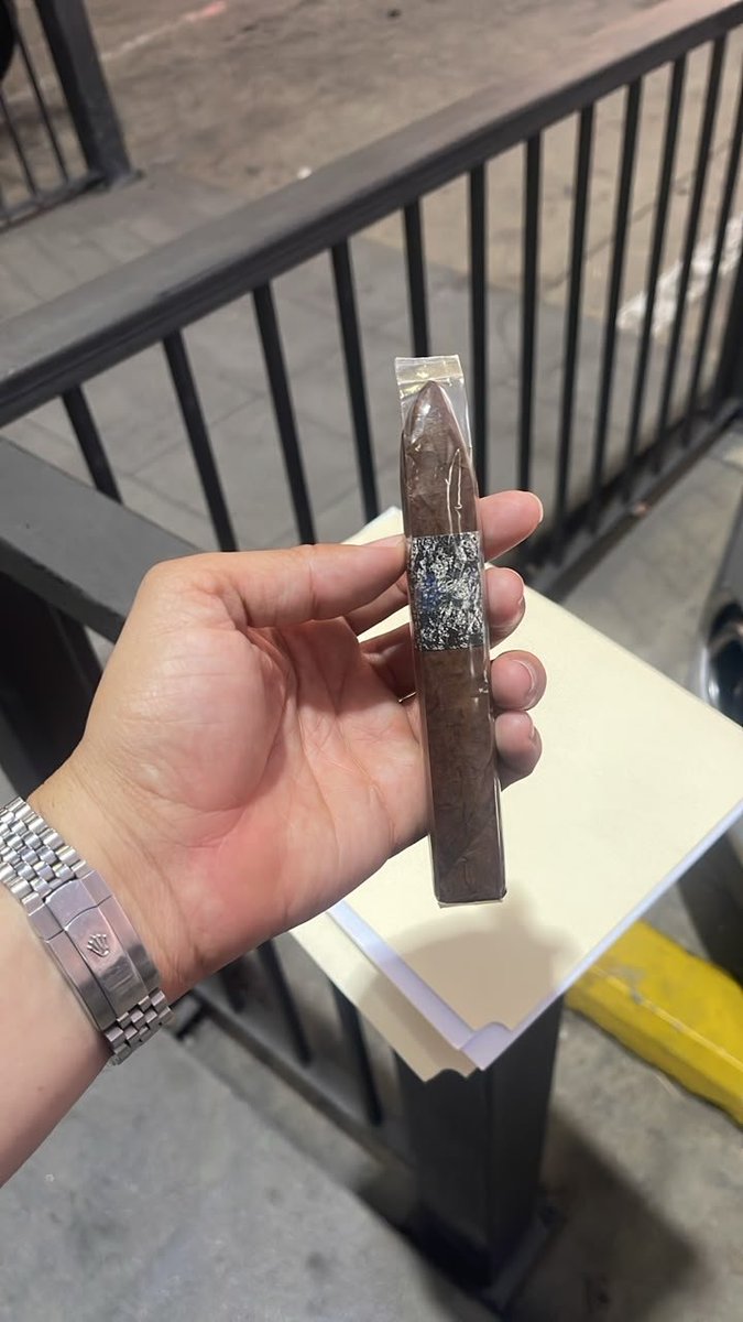 cigarsnations's tweet photo. La instructora cigars https://t.co/m1TKIHMVpV