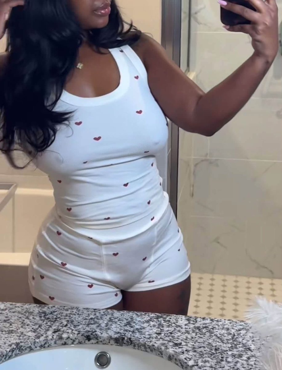 layxsnv's tweet photo. As I get older an matching pj set makes me so happy 😫🫠 https://t.co/c0LwC70t19