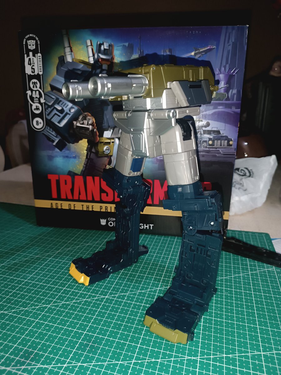 Ram12442341's tweet photo. Nice at-st mode Hasbro https://t.co/osiAbXRbyz