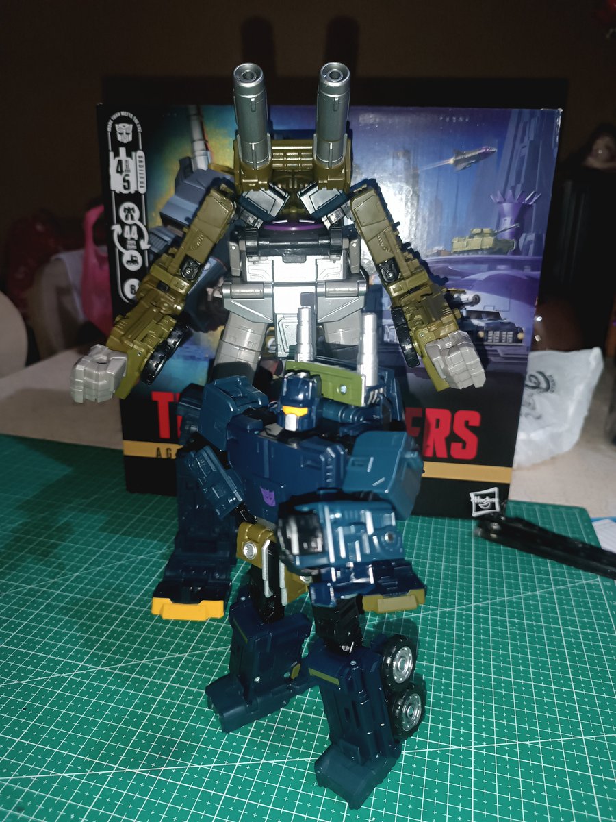 Ram12442341's tweet photo. Nice at-st mode Hasbro https://t.co/osiAbXRbyz