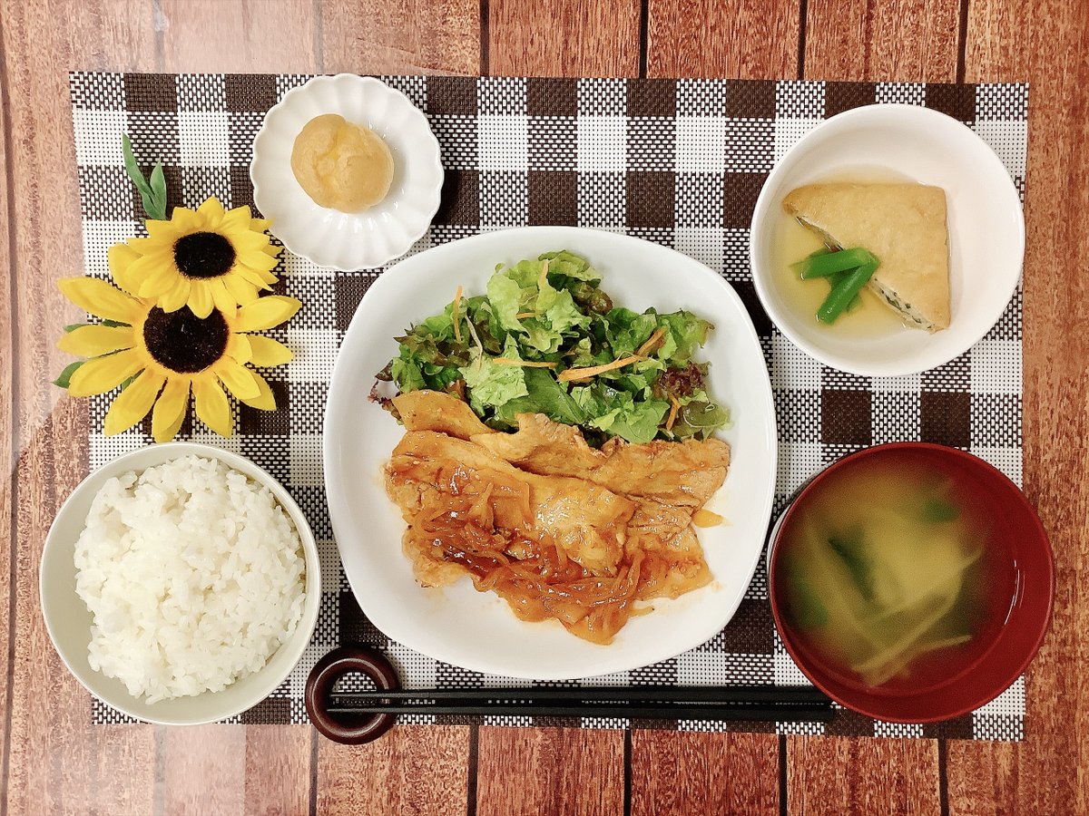 tokyo_stage's tweet photo. 本日の夕食は『豚肉のXO醤炒め』です。
海鮮の旨みを含んだXO醤の深い味わいが、豚肉のジューシーな旨みを引き立てる一品です。たっぷりの豚肉🐷と玉葱🧅を炒め合わせました❗😆👍
香り豊かな中華風の味付けでご飯が進む満足メニューです。

#東仁学生会館 #学生寮 #食事付き #豚肉のXO醬炒め https://t.co/PHNEukxn9i