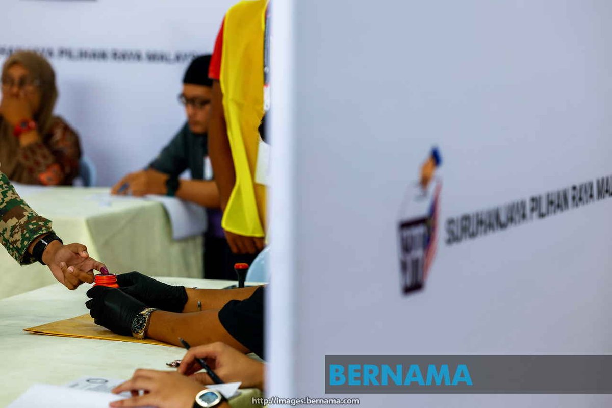 bernamadotcom's tweet photo. PRN Negeri Sembilan: Polis Johor hantar 318 anggota bantu kelancaran proses pilihan raya – Ketua Polis Johor

#BernamaNews #PRNNS #PRNNegeriSembilan https://t.co/fdKfUFW5FK
