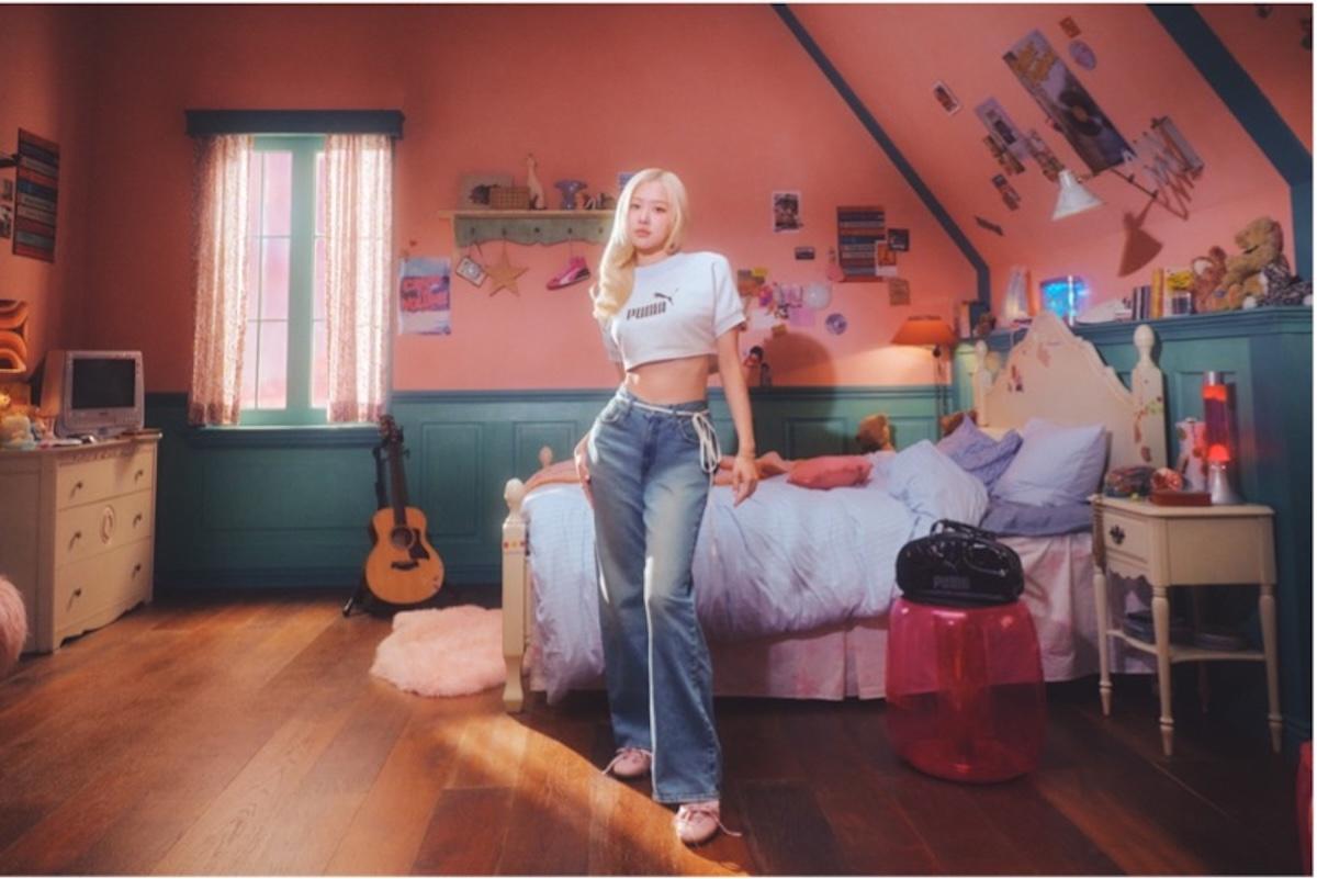 wwd_jp's tweet photo. 【本日発売】「プーマ」がバレエスタイルを取り入れた“スピードキャット”の新作を発売　BLACK PINKのロゼをビジュアルに起用
https://t.co/5flWz4Pi63 https://t.co/Dn9leBUYaI