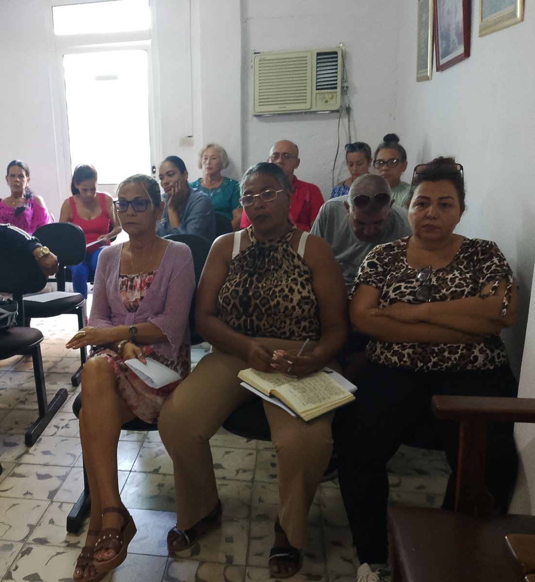 DecssJ's tweet photo. 🌟🌟Reunión de la dirección Provincial de Comercio ,con sus trabajadores donde su director informó ,la implentacion de las nuevas transformaciones económicas y sociales #SanctiSpíritusEnMarcha 
@AlexisLorente74 @DeivyPrezMartn1 @MincinCuba @DisvaniDEC https://t.co/mIP9p1TLv5