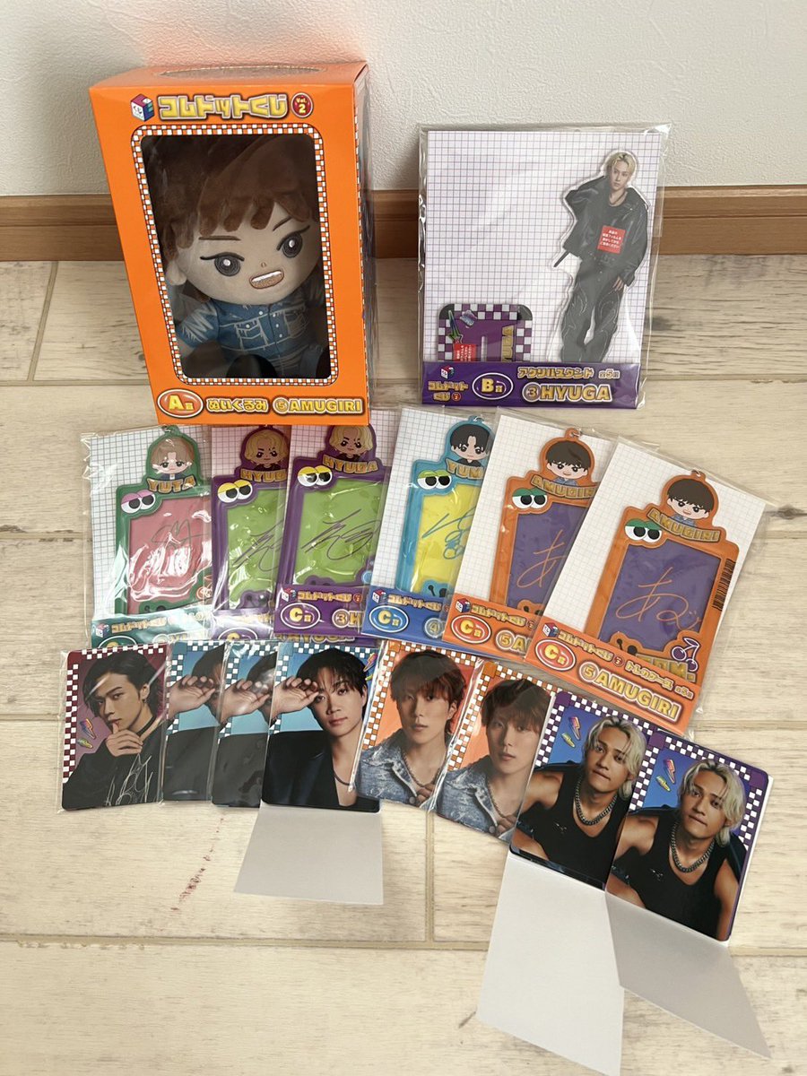 0029J's tweet photo. 今までのコムドットくじ
定価でお譲りします。
現地でお渡し出来ればと思います。

定価　各770円

お気軽にお声がけください🙇‍♀️

※そのままのお渡しになりますので、袋やバックご持参いただければと思います🙇‍♀️

#CDF2026  #コムドット譲 #コムドット求 https://t.co/PvYWfO9pHx