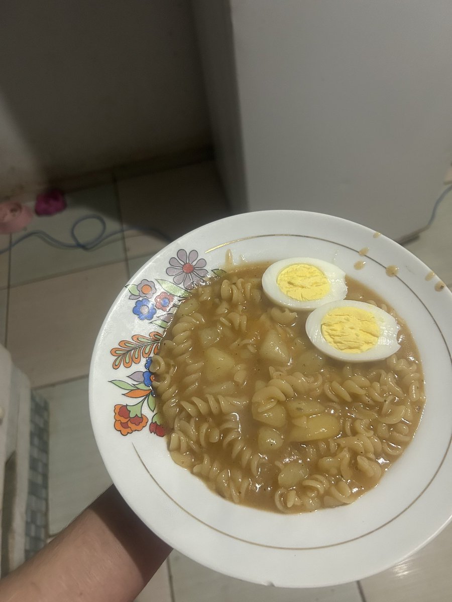 lobotomia_hjas's tweet photo. 14 graus ja da pra fazer sopa ne? https://t.co/6J9w5Xh5rB