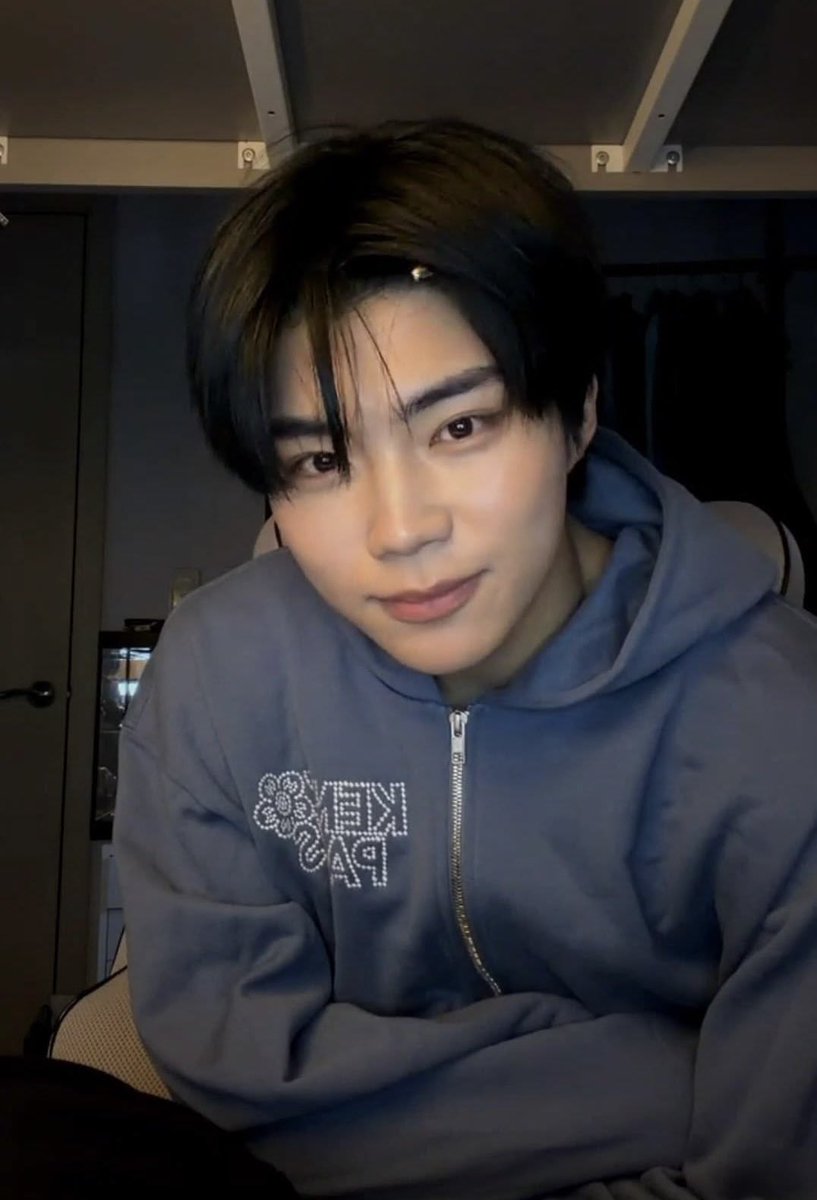 gunwxxk11's tweet photo. 개털즈 커플룩..🥺 https://t.co/R5F7eVr4GH