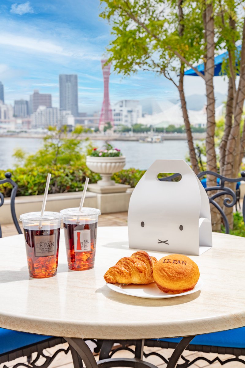 LePanKobeKitano's tweet photo. ミッフ��ーと出会う、神戸の夏が帰ってくる☀️

「🗼KOBE PORT TOWER × Dick Bruna TABLE☕️
in KOBE Waterfront⚓️」

ル・パン総本店では、ミッフィーのデザインをあしらったマカロンや、昨年大好評だったテイクアウトセットをご用意しています🥐🥤

詳しくはこちら
https://t.co/A3LvxJLEaj https://t.co/DRQmJneFzd