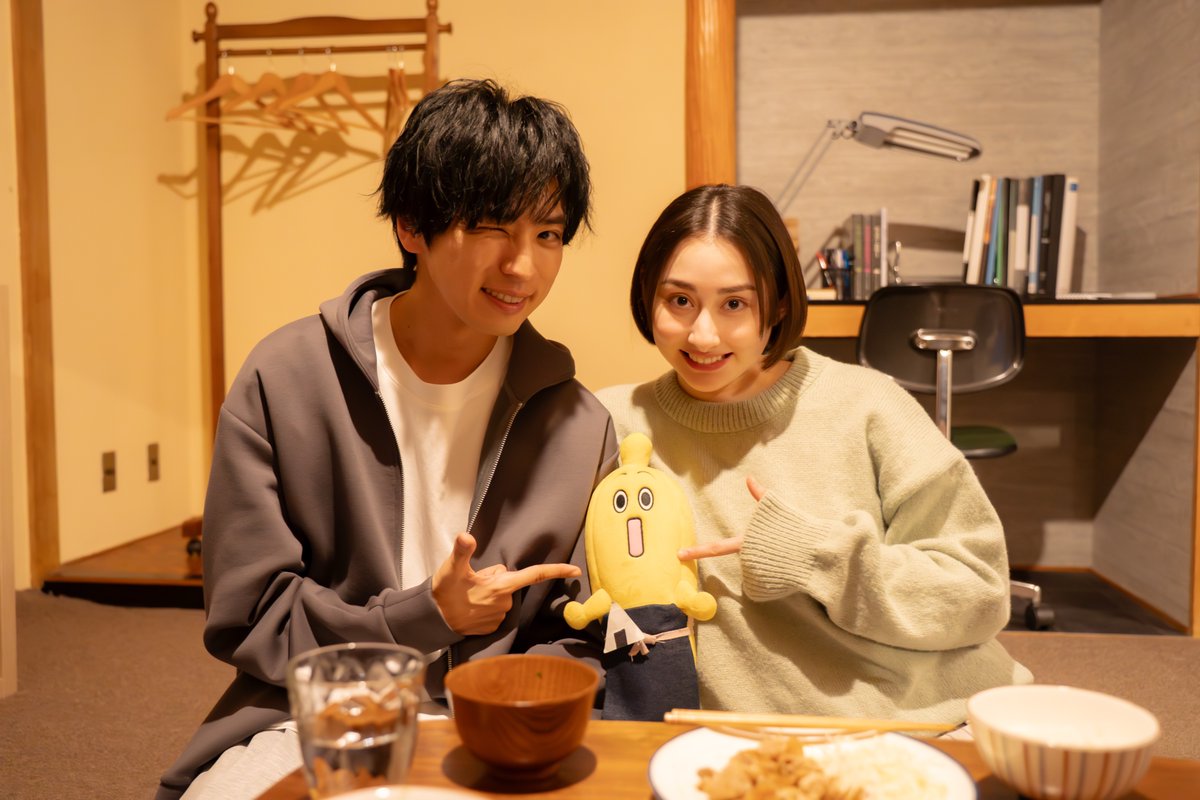 taberudake_tx's tweet photo. 🍽️ ✧ 𝐨𝐟𝐟 𝐬𝐡𝐨𝐭 ✧ 🥀

タキ(#早見あかり)特製しょうが焼きを食べるシーン🥢
無言で食べつつも「美味しい」が顔に出ていたカズ(#桐山漣)でした😁
2人のオフショットをお届けします📸✨

U-NEXT＆TVerにて配信.ᐟ📺
ドラマ『#一緒にごはんをたべるだけ』
きょう深夜𝟐𝟒:𝟎𝟎〜放送.ᐟ

☑︎U-NEXTにて見放題独占配信中.ᐟ
☑︎TVerで無料見逃し配信中.ᐟ
※4話のTVer無料見逃し配信は本日7/30(木)24:29まで.ᐟ
▶︎▶︎https://t.co/bOwdezvwOa
▶▶https://t.co/Z6inkgdNVs