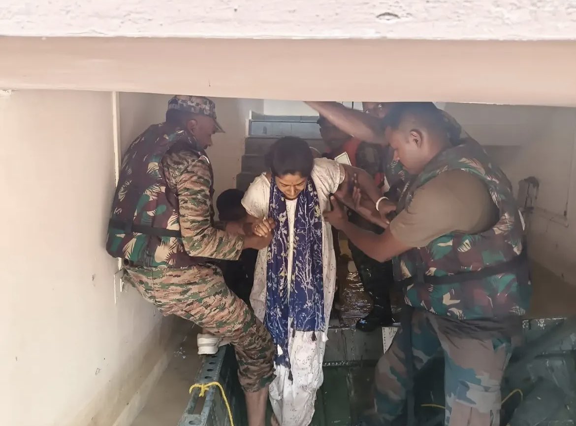 SoldierNationF1's tweet photo. Just to educate Gen Z about Army whom they abused in their protest.
Indian Army rescued more than 1000 civilians in recent floods in Assam.
Provided medical care.
Distributed more than 30,000 food packets.
You are able to make reels because there is Army protecting you on borders.