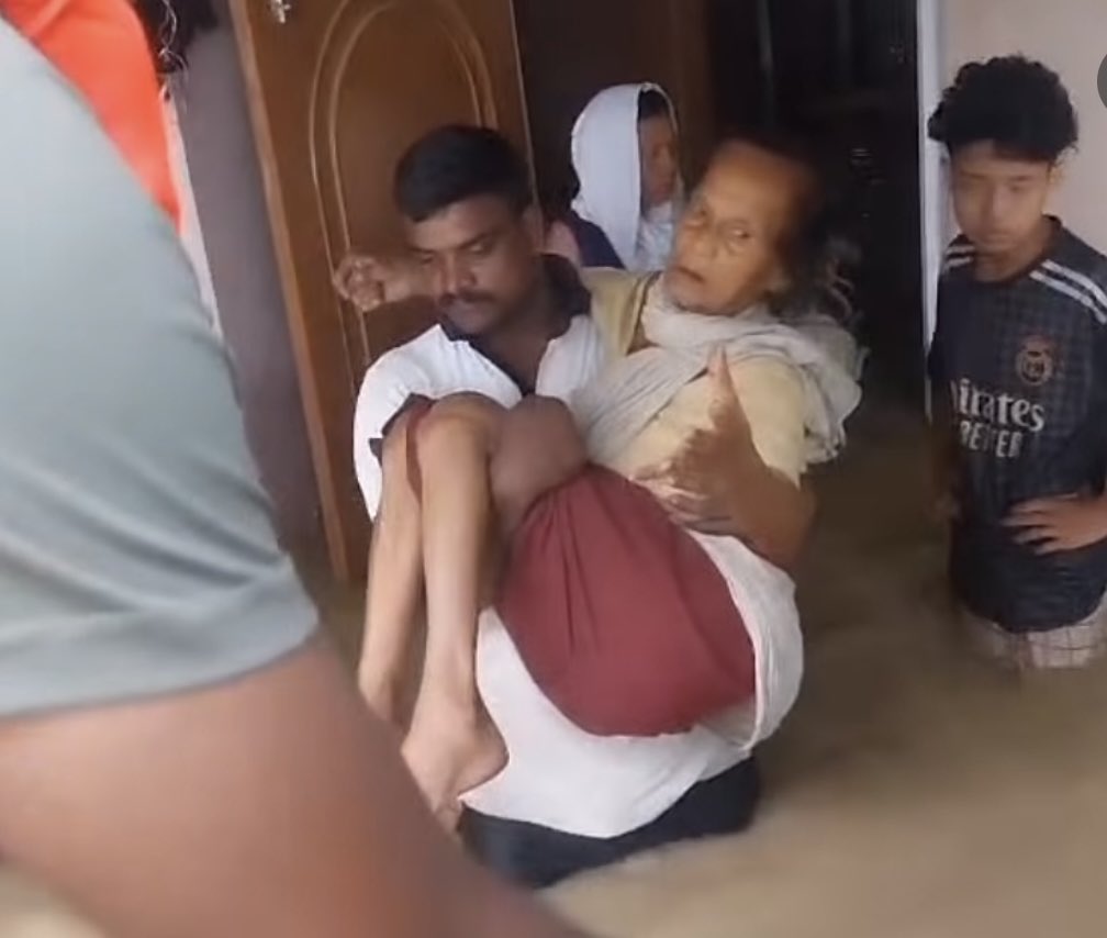 SoldierNationF1's tweet photo. Just to educate Gen Z about Army whom they abused in their protest.
Indian Army rescued more than 1000 civilians in recent floods in Assam.
Provided medical care.
Distributed more than 30,000 food packets.
You are able to make reels because there is Army protecting you on borders.