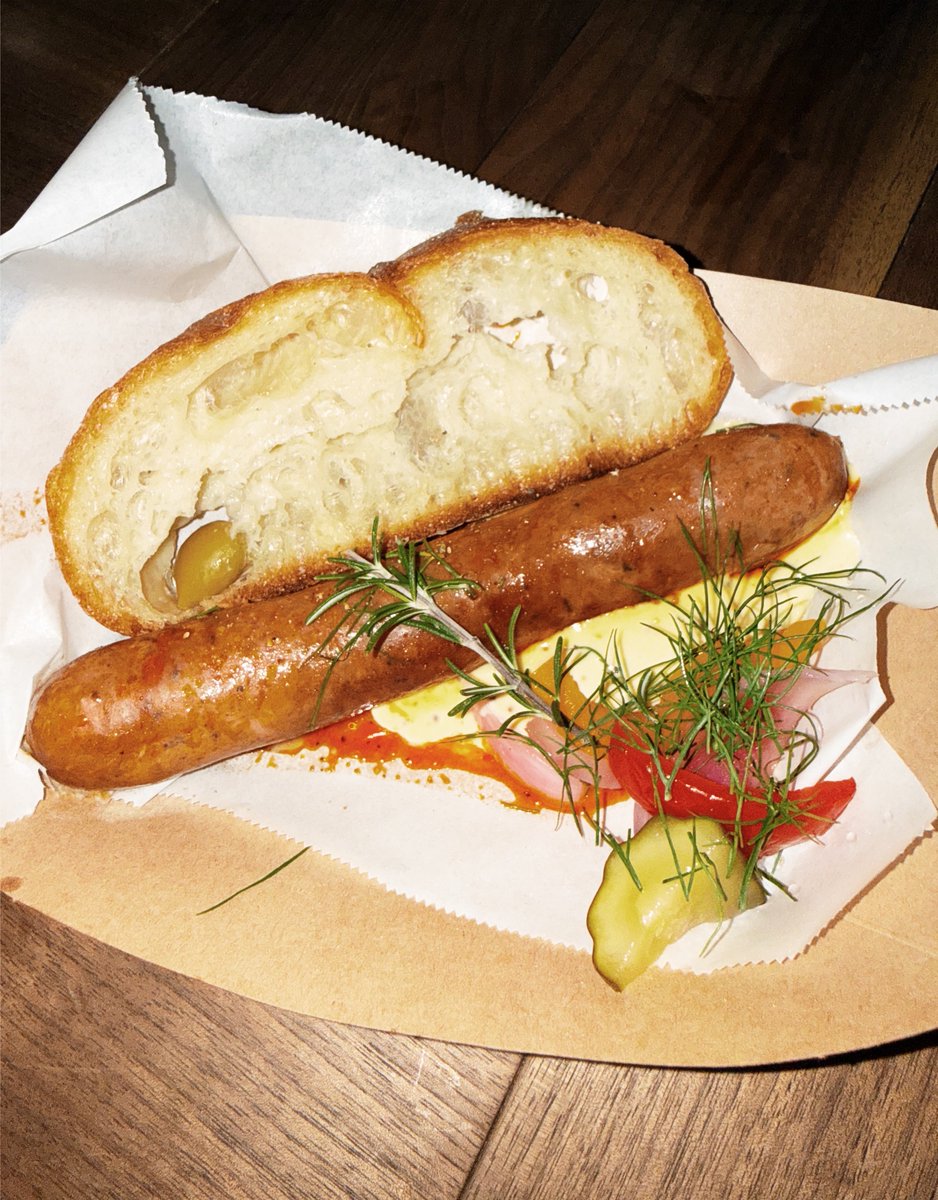 bakaoffice's tweet photo. Sausage FestがFUCKED UP FESTに参戦決定！
冷たいビール、ライブ、DJ、そして一日中楽しめるプロレスに加え、美味しい温かいフードも終日ご提供します！8月22日開催の #FUFEST では、Sausage Festの仲間たちが絶品ホットドッグを振る舞ってくれます！

https://t.co/a4v0Xtn93Q

#bakagaijin https://t.co/LFXn2WbwMi