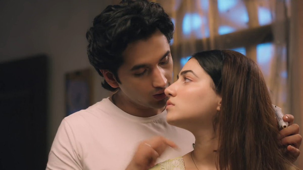 Moonlitokay's tweet photo. I don't blame her for getting turned on
Coz why not!❤️‍🔥 A tall, handsome man with a husky voice, whom you claim as yours is behind you, his breathes falling on your shoulder enough to make you lose your mind...👀

Not getting over this scene anytime now>💗
#tujulietjattdi https://t.co/VgLvET919t