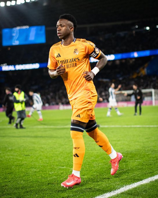 RejzRev's tweet photo. JUST IN: Arsenal are going ALL IN for Viní Jr.

The Gunners have made direct contact with the winger's representatives and presented their project.

Real Madrid have not improved their renewal offer.
Everything now depends on Vinícius.
[@Rodra10_97 ] https://t.co/isINIyhymq