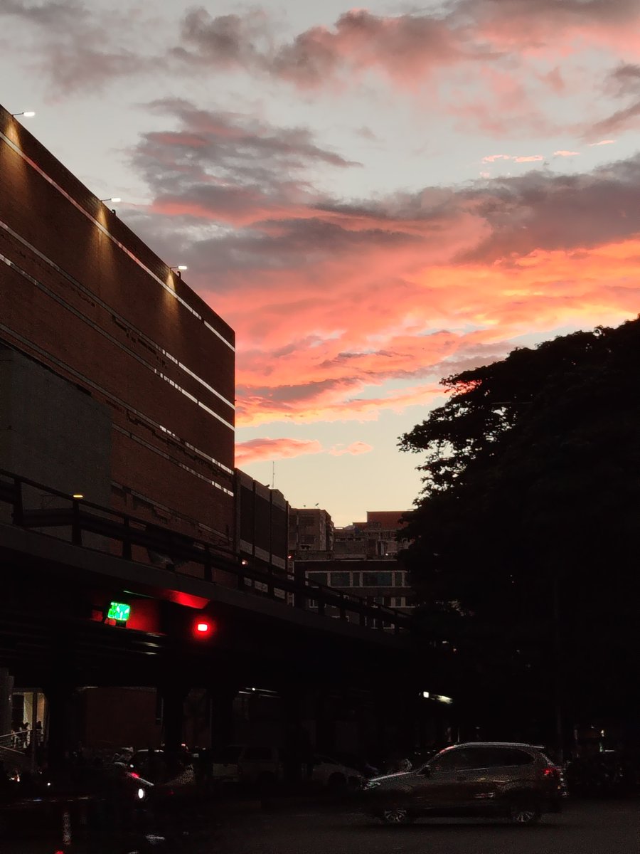 ompanera's tweet photo. Hoy 29 julio #caracas Sambil la candelaria @ReporteYa @CaraotaDigital @MariaCorinaYA @EdmundoGU #venezuelaesesperanza https://t.co/MPTNw9NvLB