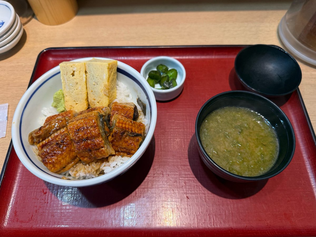 zemiosander's tweet photo. おはようございます。ちょっと一息。スタミナ切れそうだったので、先日食べたうな丼載せときます。皆さんの1日が良い日でありますように。 https://t.co/YwPfMbasfC