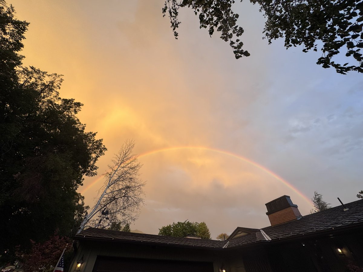 john_strate's tweet photo. Nothing like a colorful rainbow, AND MAMMATUS CLOUDS to end the day! ☁️🌈 #utwx https://t.co/fZNzr2lodB