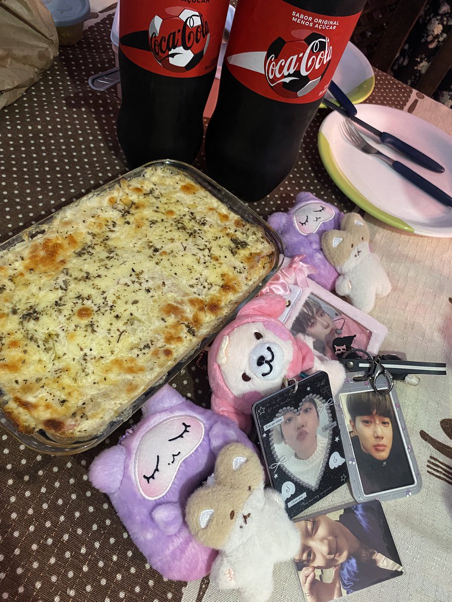 exounverse's tweet photo. hoje foi com meus amores @rebcsilva e @baekhyunmeu https://t.co/TmAXtXwfor