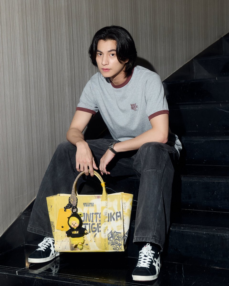 Gulfkanawutofc's tweet photo. กลัฟ คณา​วุฒิ​ แบรนด์​แอม​บาส​เดอร์ ​Onitsuka​ Tiger พร้อม Monchhichi X Onitsuka Tiger Limited Edition โดย Monchhichi Twin-tail มาในลุคสวมฮู้ดดี้จาก Onitsuka Tiger 💛​

#GulfKanawut​
#MONCHHCICHIXOnitsukaTiger
#OnitsukaTiger
#Onitsukatigerth

โดย Monchhichi X Onitsuka Tiger Limited Edition วางจำหน่ายแล้ววันนี้ที่ Onitsuka Tiger Flagship Store เท่านั้น