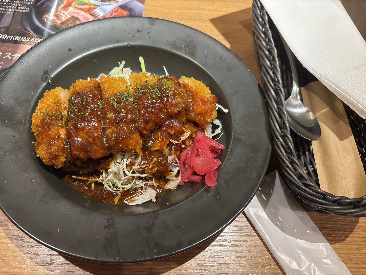 mejiro2525's tweet photo. 実家に帰る前に岡山で1泊したので名物のデミカツ丼を食べました、美味しかった https://t.co/U9GmecUruv
