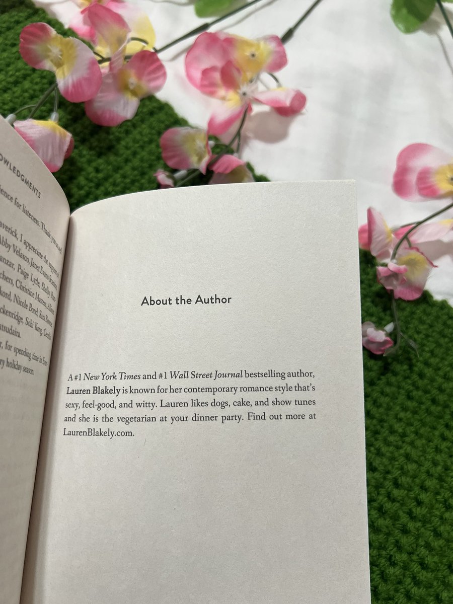 howusefulitis's tweet photo. Thank you @AtriaBooks #mistletoealltheway #christmasbooks #holidaybooks #holidayreads #atriabooks #atriapartner #book #romancebooks #RomanceReads #BookLovers #bookstoread #BookAddict #BookReaders #BookRecommendation https://t.co/iYPHmBniBh