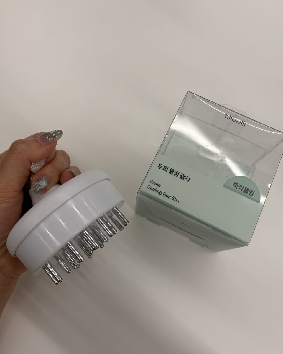 Fillimilli_kr's tweet photo. 일하다 열받을 때, 머리 지끈할 때 두피쿨링괄사 하나면 정리 끝!
차갑게 훑어주기만 하면 두피부터 싹 풀림 
8월 올영픽 특가로 당장 구매하자 👉