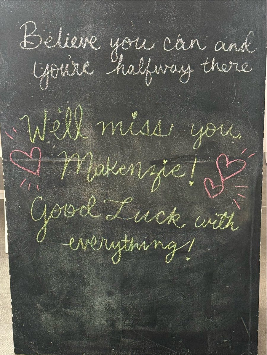 thetaIIestrose's tweet photo. i quit my job &amp; my coworkers threw me a party :’) https://t.co/qyBs8SW7J3