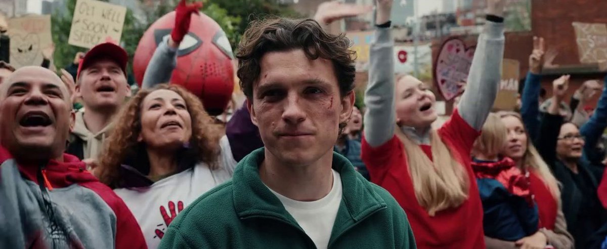 Enzo84384193's tweet photo. Todas las relaciones de la peli tanto de Peter con Mj y Need, Frank y Peter, Spider-Man y la Ciudad de Nueva York todo esta bien construido y bien ejecutado

Todo esto con una trama que deja el mensaje de la soledad y el amarse a uno mismo a pesar de todo lo malo

Que maravilla https://t.co/fZIytXm7iN