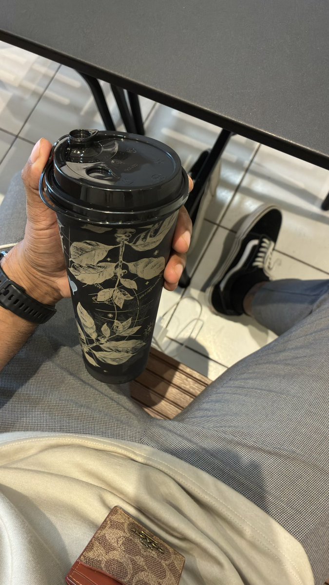 fb8yvu's tweet photo. Karna hari ini dinas luar jd outfit nya casual aja ...
#needcoffee โ๏ธ https://t.co/axTEEZBQn1