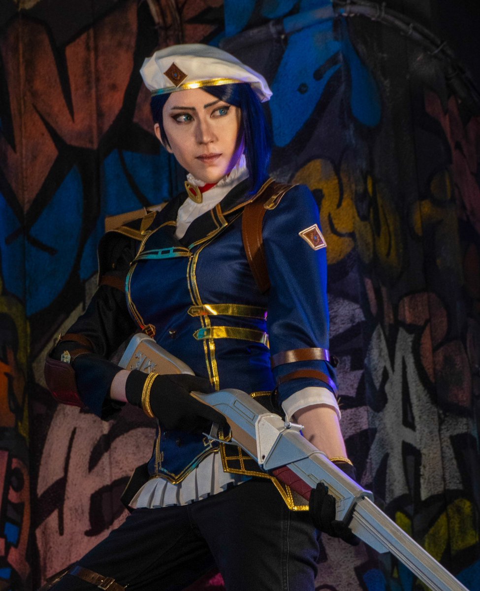 roreruru's tweet photo. finally cosplayed Caitlyn arcane rahhhh
even got some caitvi photos, I love being a lesbian https://t.co/1EY9JgoOaM