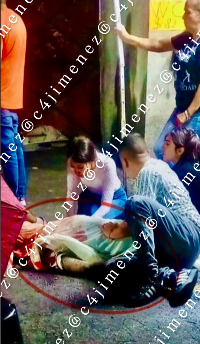 c4jimenez's tweet photo. MATAN a “TRABAJADOR” del GREGORY
Se llamaba José Luis Aguilar
Operaba para el tipo q trafica, extorsiona, mata…
Hoy estaba jugando baraja en la Argentina Antigua @AlcaldiaMHmx cuando lo tirotearon.
Ya no acabó la partida.
Así llegaron a verlo muerto.
@SSC_CDMX y @FiscaliaCDMX indagan.