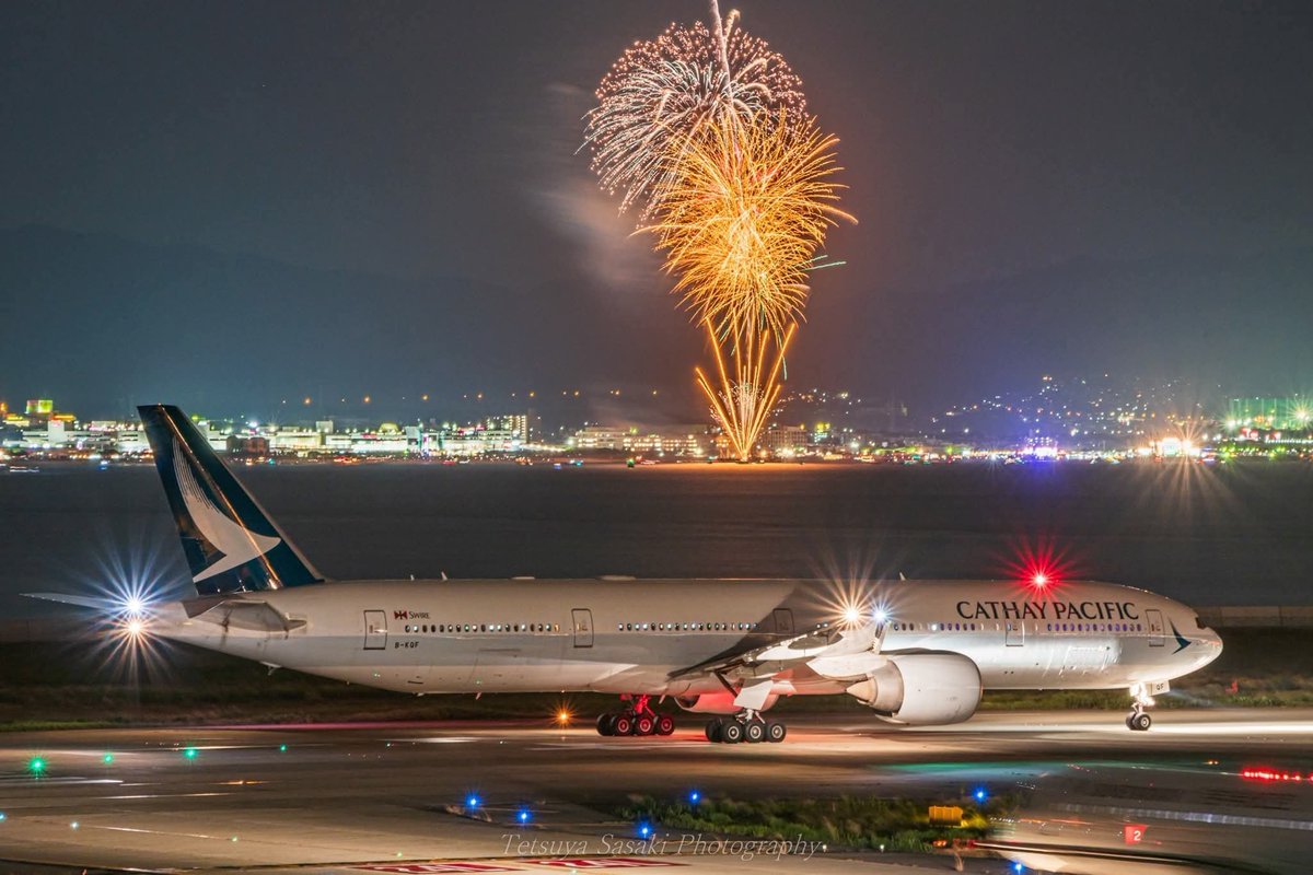 TetsubowlU's tweet photo. ここからこの構図ではもう撮れなくなった花火😭
懐かしい✨
.
.
✈#関西空港 /#関西国際空港 /KIX/RJBB/#関空展望ホールスカイビュー #飛行機 ✈#花火 https://t.co/WgTYy7IOQJ