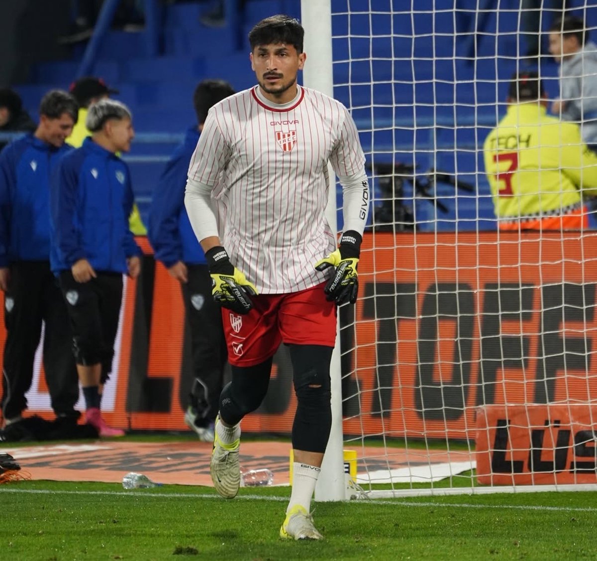 IACCesLOCURA's tweet photo. 🤔¿Cómo vieron el debut de Ledesma en Alta Córdoba?

Yo lo vi muy seguro y bastante acertado atajando como asi tambien con los saques rápidos, pero siento que pudo haber hecho algo mas en el gol de Platense. https://t.co/uY5hRXhsbX
