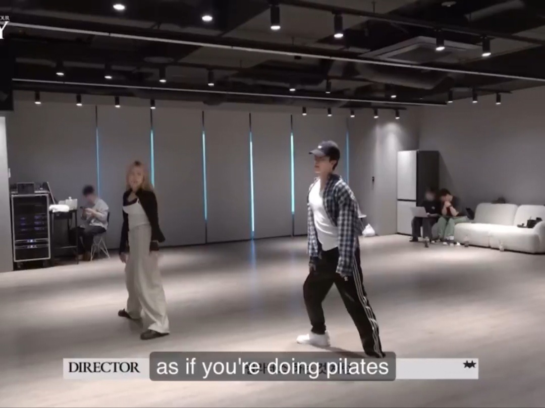 JNJMEnt's tweet photo. LAH BENERAN PILATES KAH WKWKWKWKW PANTESAN SEKARANG ABS NYA JADI FEMINIM BGT ALIAS 11 LINE ABS????? -JNJM https://t.co/jZs8svXr47
