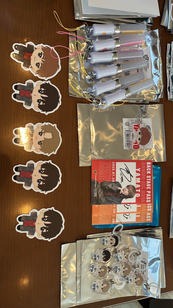 sr_wbg's tweet photo. 2026CDF
コムドットランダムくじ
交換いただける方連絡ください！

譲→写真のもの
求→ゆうたくんのもの

会場にて交換希望です。
@コムドット
@cdf

やまと/ゆうた/ひゅうが/ゆうま/あむぎり https://t.co/o8FFSXMvwj