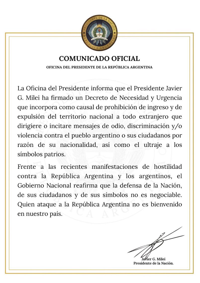 GordoDan_'s tweet photo. @rogeriotomazjr @kalipolis Se te acabó la joda gordo, pones un pie en Argentina y volas de una patada en el culo directo de nuevo a la selva. https://t.co/nsfEmjTZXI