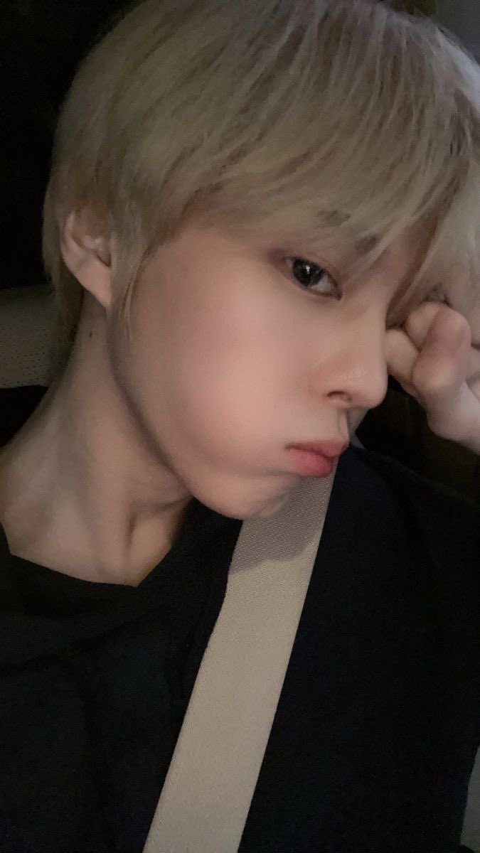 oicwoo's tweet photo. 큽… 치명 아가 우석이 https://t.co/nBwrTfiljV
