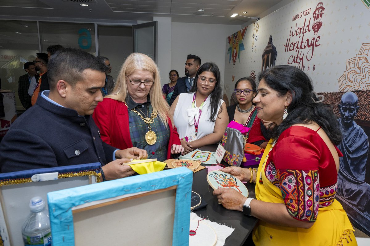 sanghaviharsh's tweet photo. The 𝘼𝙢𝙙𝙖𝙫𝙖𝙙 𝙀𝙭𝙥𝙚𝙧𝙞𝙚𝙣𝙘𝙚 𝘾𝙚𝙣𝙩𝙧𝙚 offers visitors a glimpse of what awaits in Ahmedabad, bringing the city’s unique essence to Glasgow ahead of the 2030 Commonwealth Games.

I warmly invite everyone in and around Glasgow to visit the Ahmedabad Experience Centre and experience the colours, culture, flavours, and spirit of Gujarat. 

We look forward to welcoming the world to Ahmedabad in 2030.