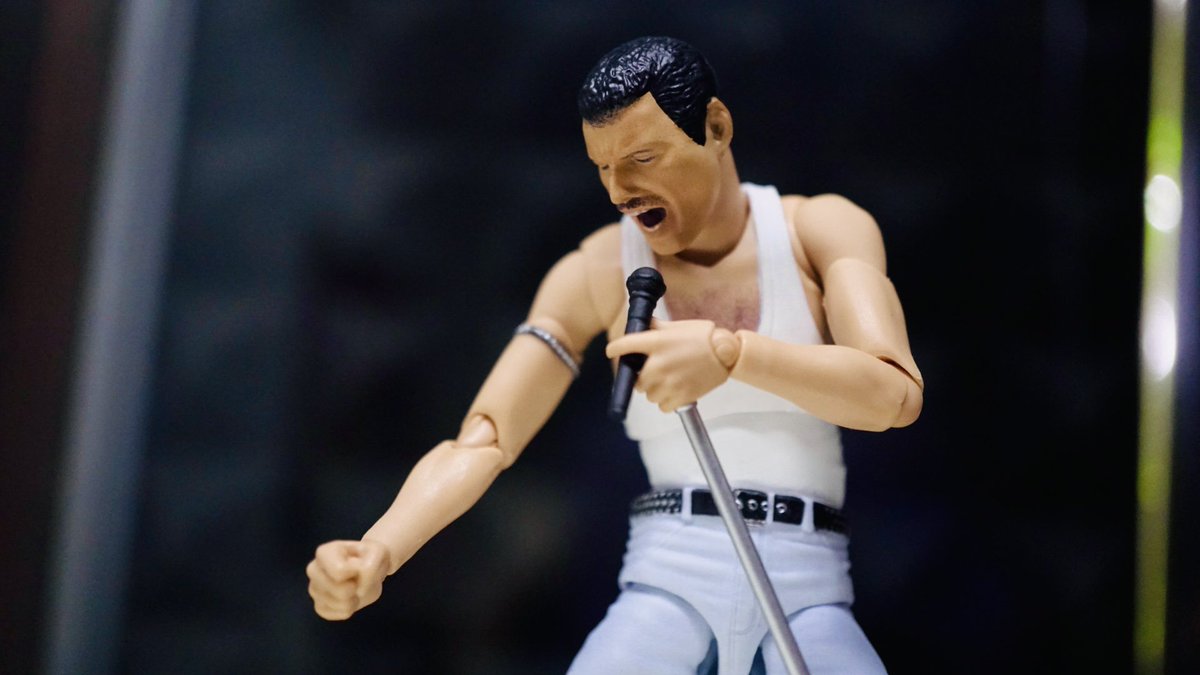 FLASHbbsk_SOS's tweet photo. 我が家にS.H.Figuarts
フレディ・マーキュリーが来ました!
めちゃくちゃ良い
#フィギュアーツ #QUEEN #LiveAid #フィギュア #figure https://t.co/eogSPrwS1S