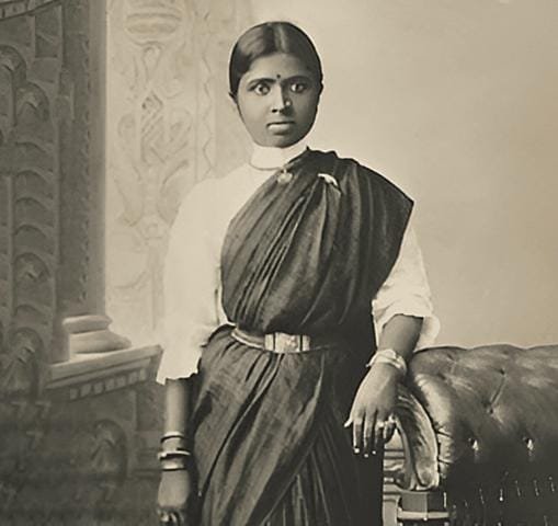 KanimozhiDMK's tweet photo. மதராஸ் மாகாணத்தின் முதல் பெண் சட்டமன்ற உறுப்பினர் - முதல் மருத்துவர் - சாதி ஒழிப்பு - பெண்ணுரிமைப் போராளி என தமிழ் மண்ணில் பெண்களின் விடுதலைக்காகவும், சமூக சமத்துவத்திற்காகவும் போராடிய முத்துலட்சுமி அம்மையார் அவர்களின் பிறந்தநாள் இன்று.

அவரது போராட்ட உணர்வையும், தியாக வாழ்வையும் நினைவு கூர்வோம்.